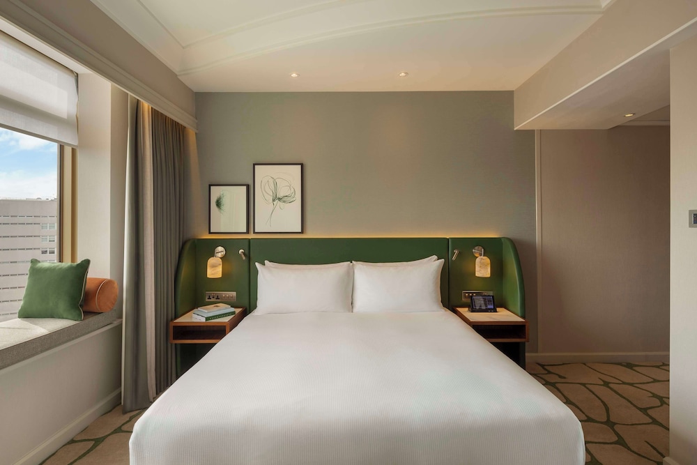 ROOM, KING BED