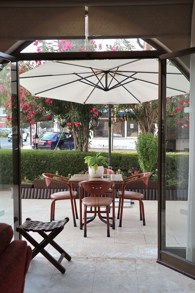 Layiotis Hotel Apartments 18/23