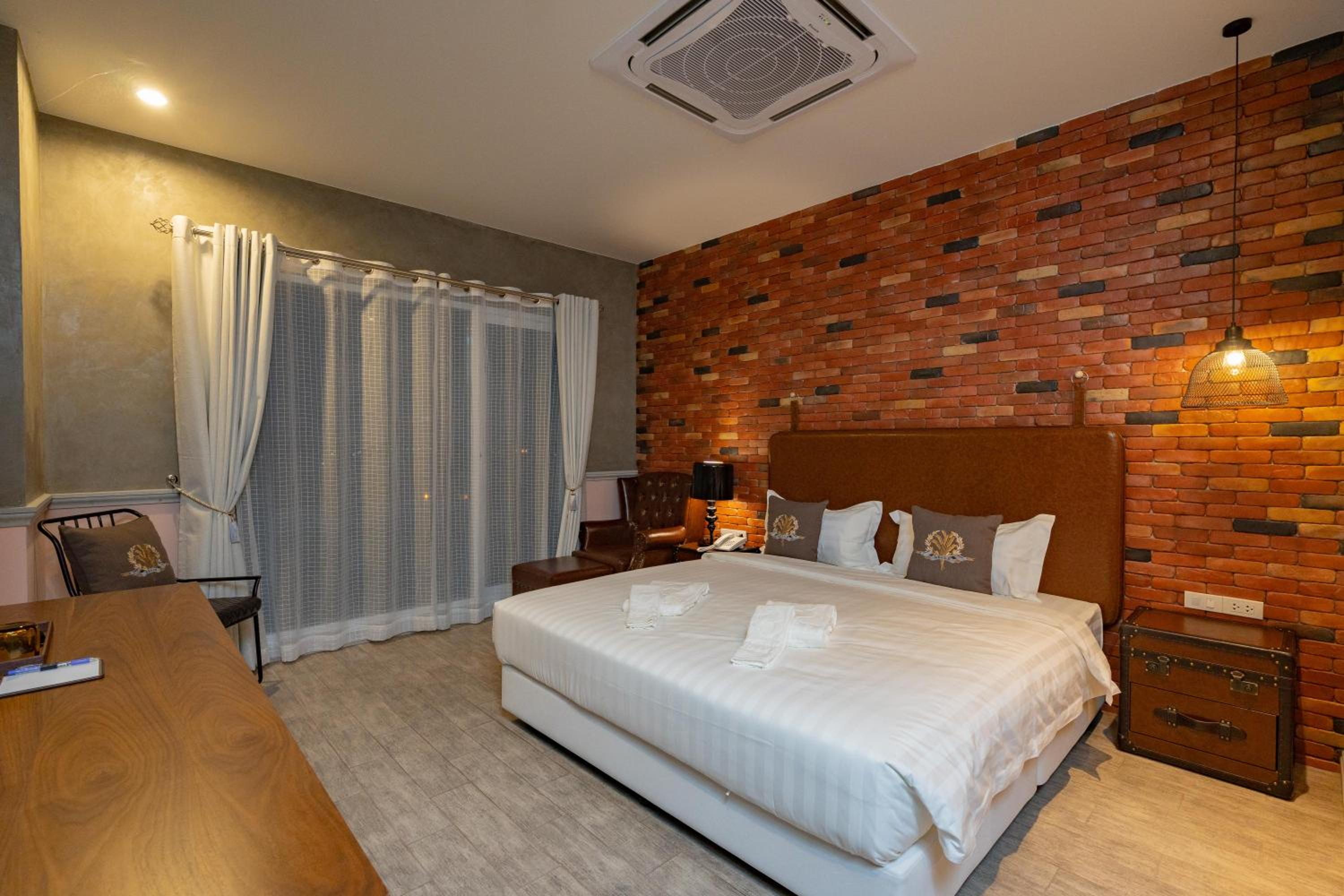 Standard, King Bed