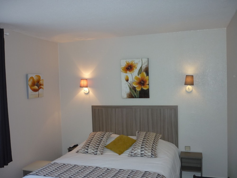 غرفة قياسية بسرير مزدوج، Sure Hotel by Best Western Saintes 4/9
