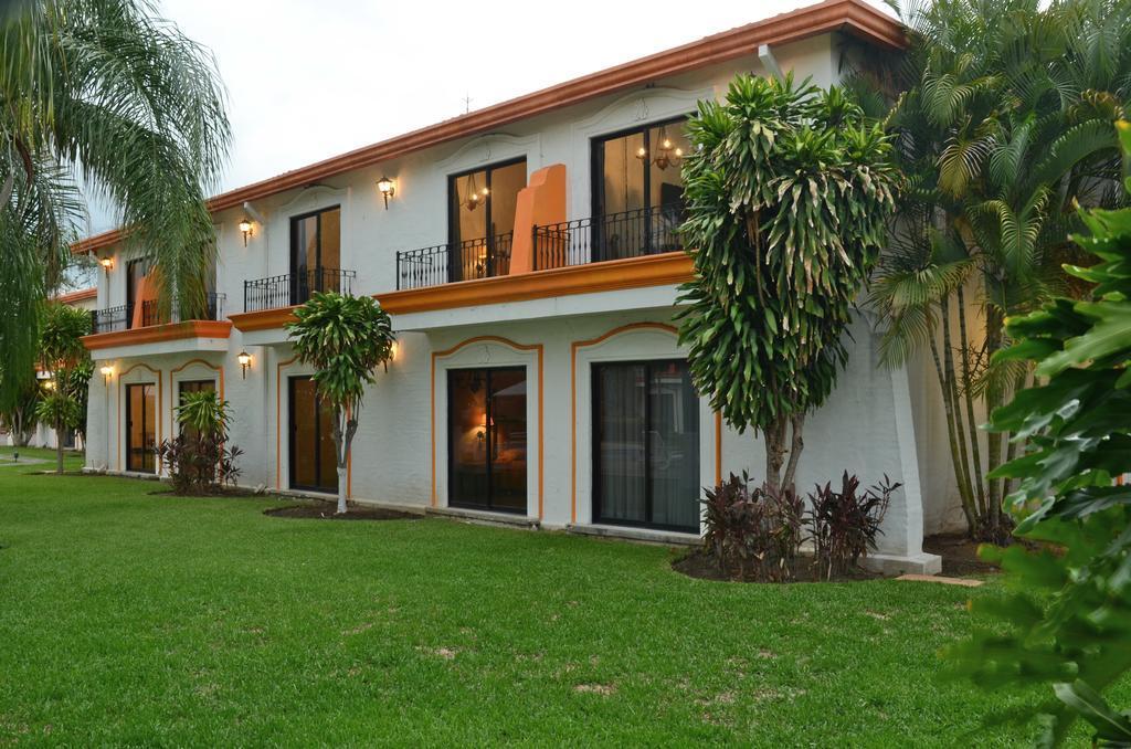 MISION COLIMA HOTEL 20/22