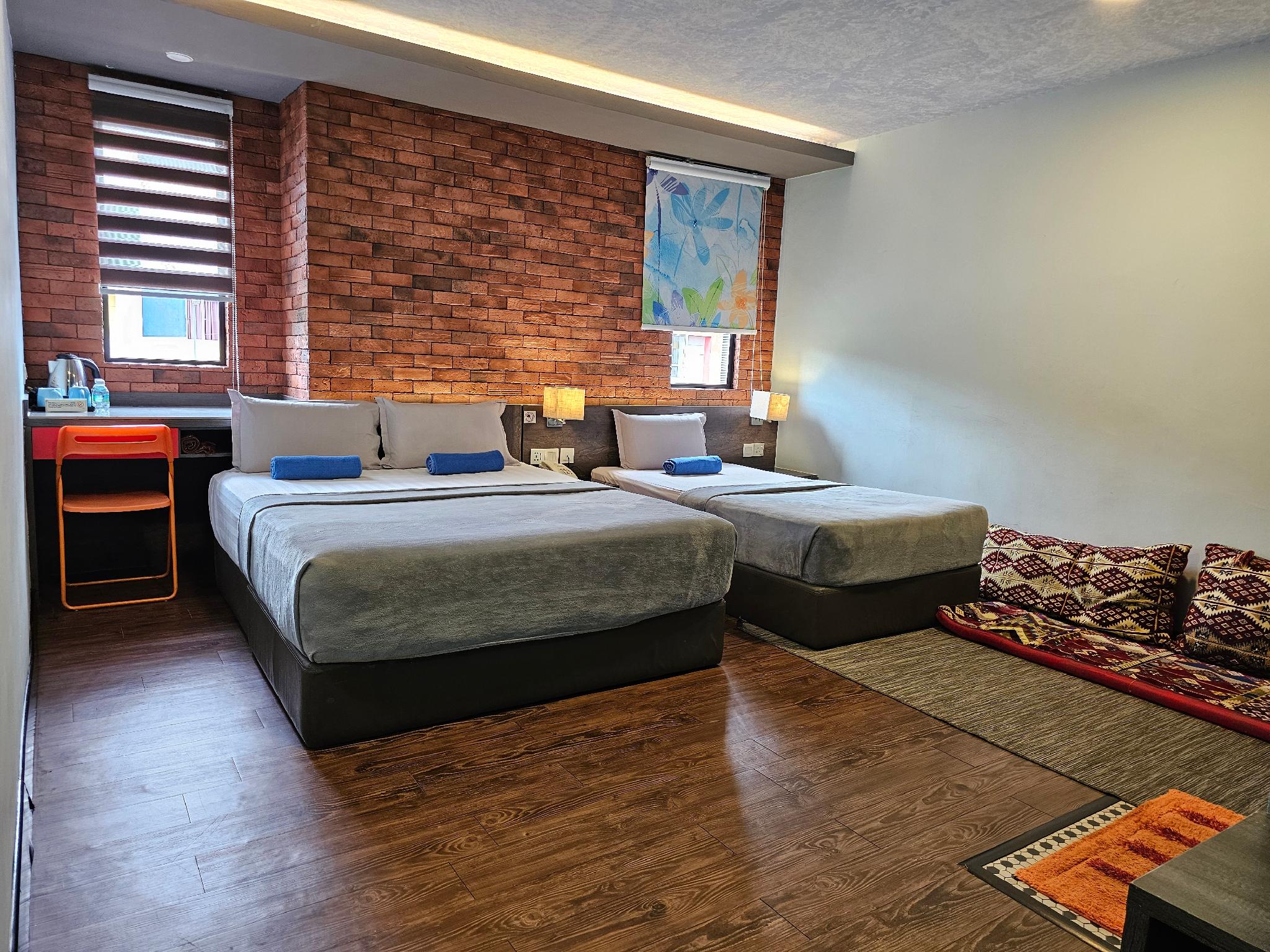 Room, Triple