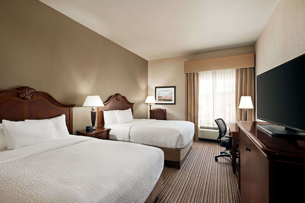 La Quinta Inn & Suites by Wyndham Trinidad 21/61