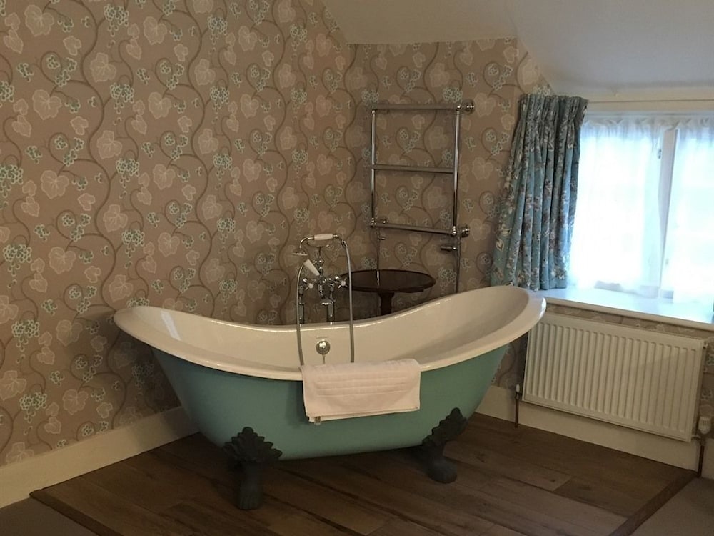 Clare Cottage 17/18