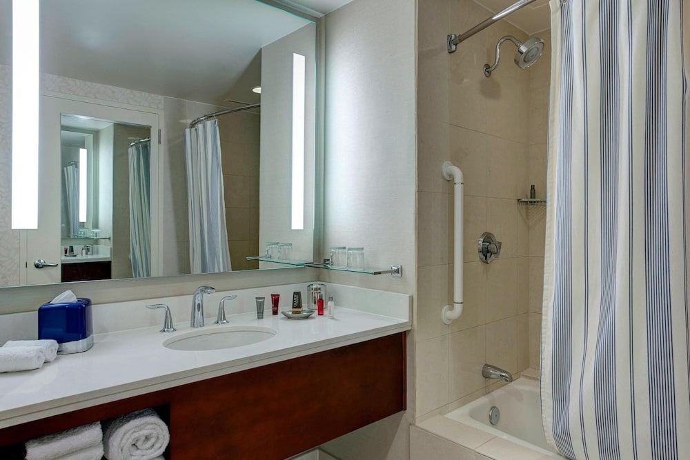 Marriott Marina Del Rey 9/48