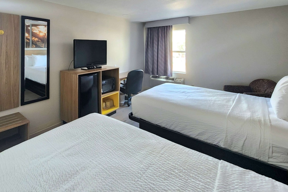 Days Inn by Wyndham Lafayette Scott 7/22