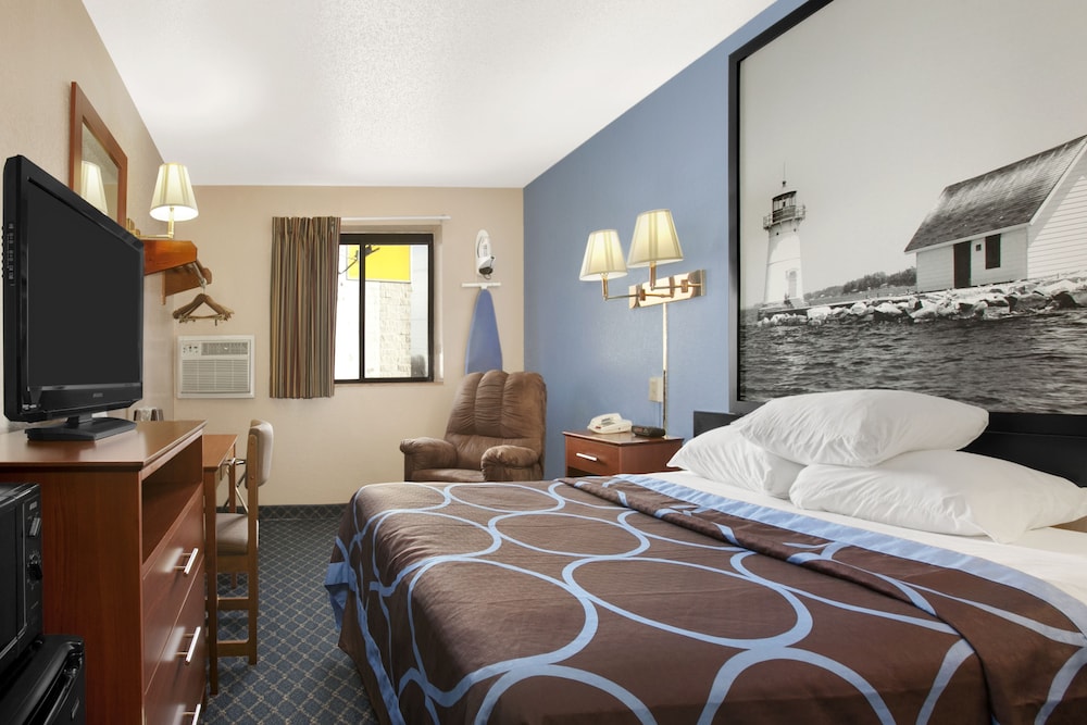 Super 8 By Wyndham Massena NY 11/19
