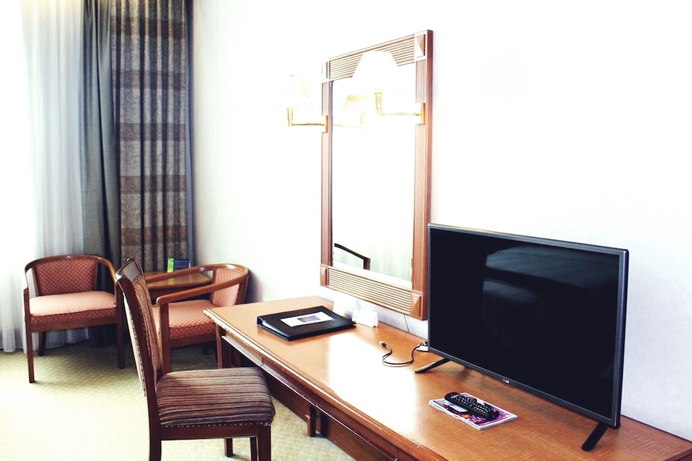 Menara Peninsula Hotel 40/46
