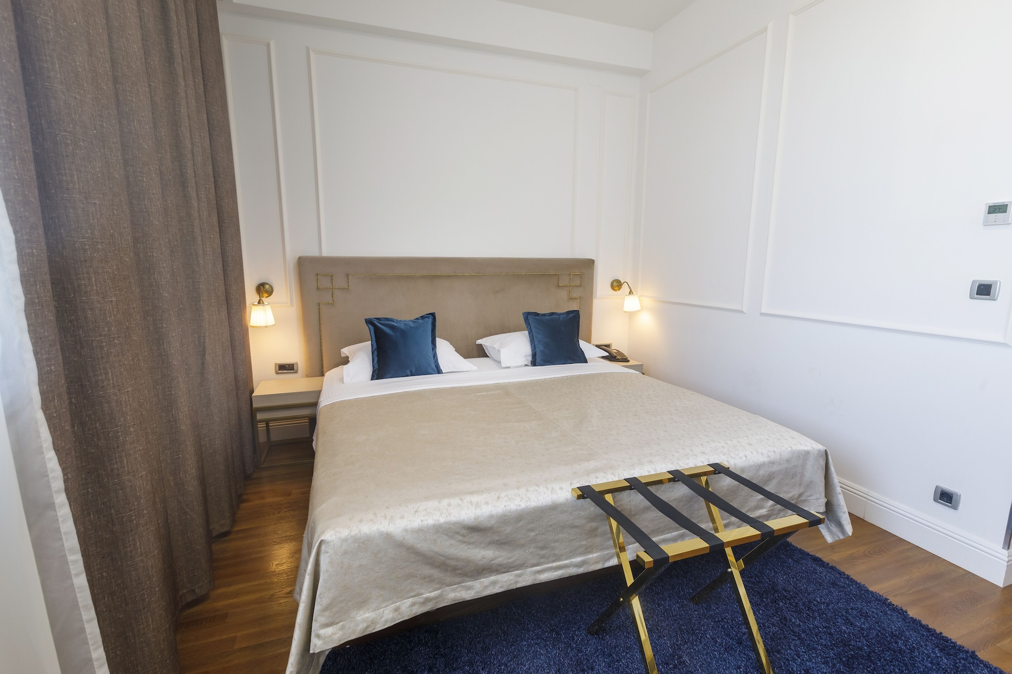 ECONOMY, DOUBLE OR TWIN BED