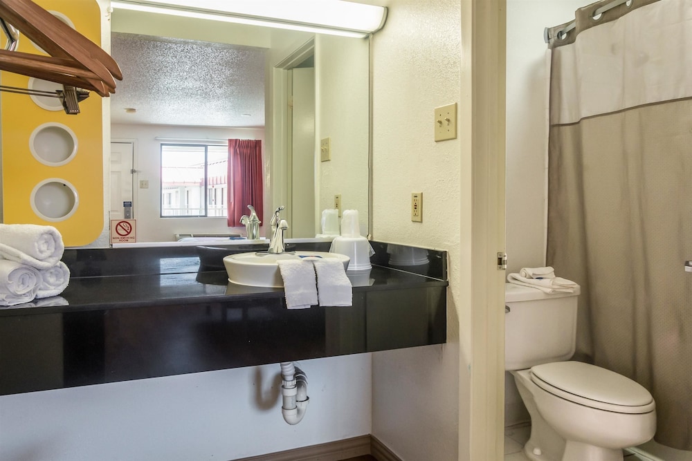 Motel6 Mesquite, TX - Rodeo - Convention Ctr 37/39