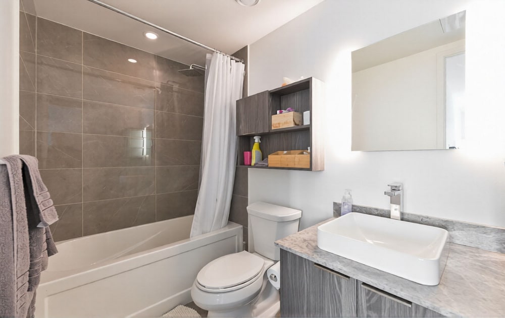 Teahouse Condos in Downtown Toronto 49/50