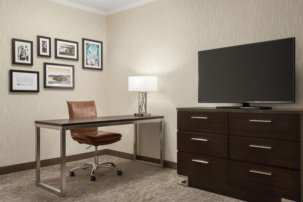 Embassy Suites by Hilton Chicago North Shore Deerfield 52/65