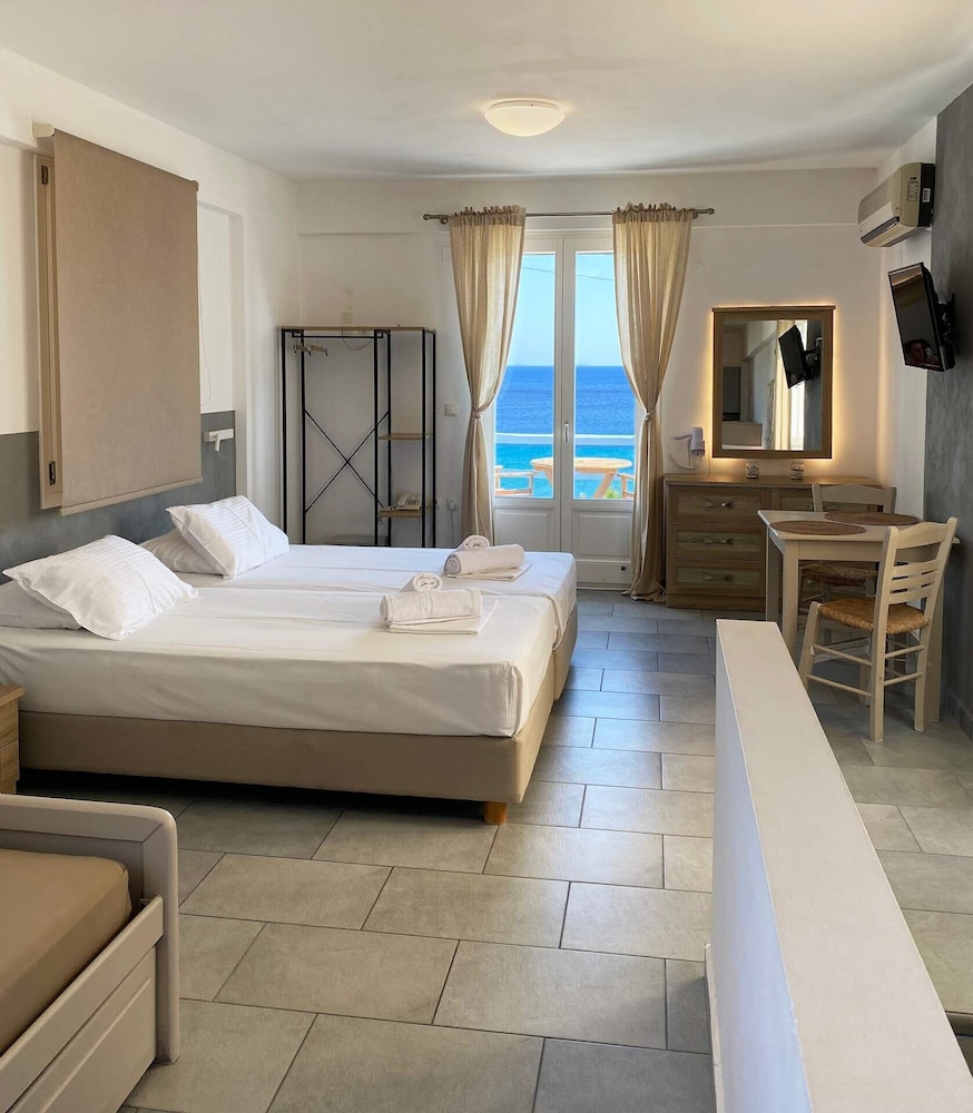 Agnadi Syros Studios & Rooms 6/50