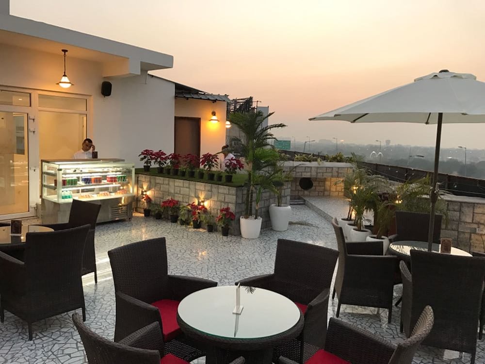 Shanti Palace 55/71