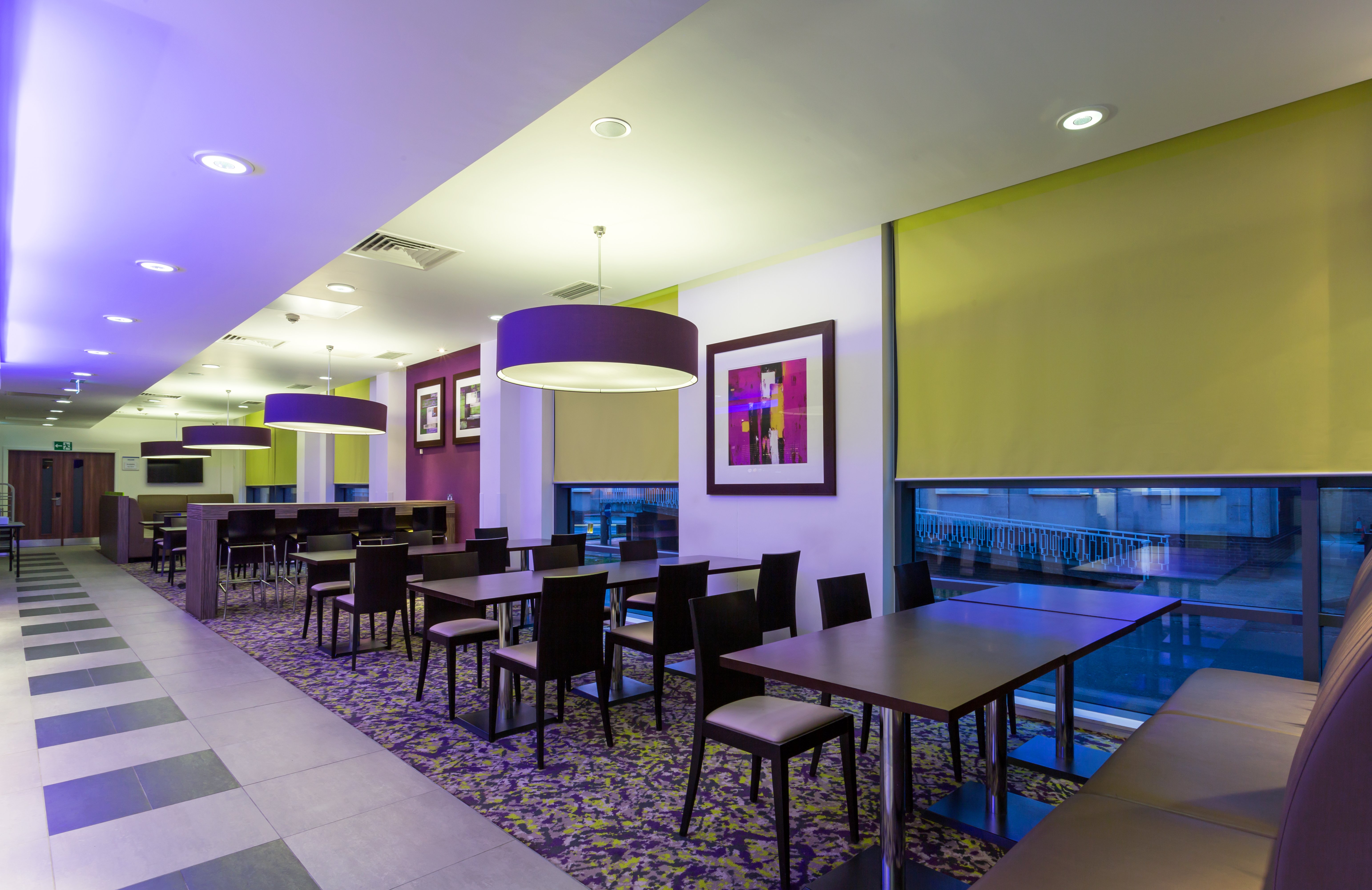 HOLIDAY INN EXPRESS HARLOW 60/74