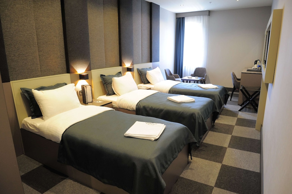 غرفة ديلوكس عائلية بسرير كينج وسرير فردي، Tryp By Wyndham Istanbul Sancaktepe 3/10