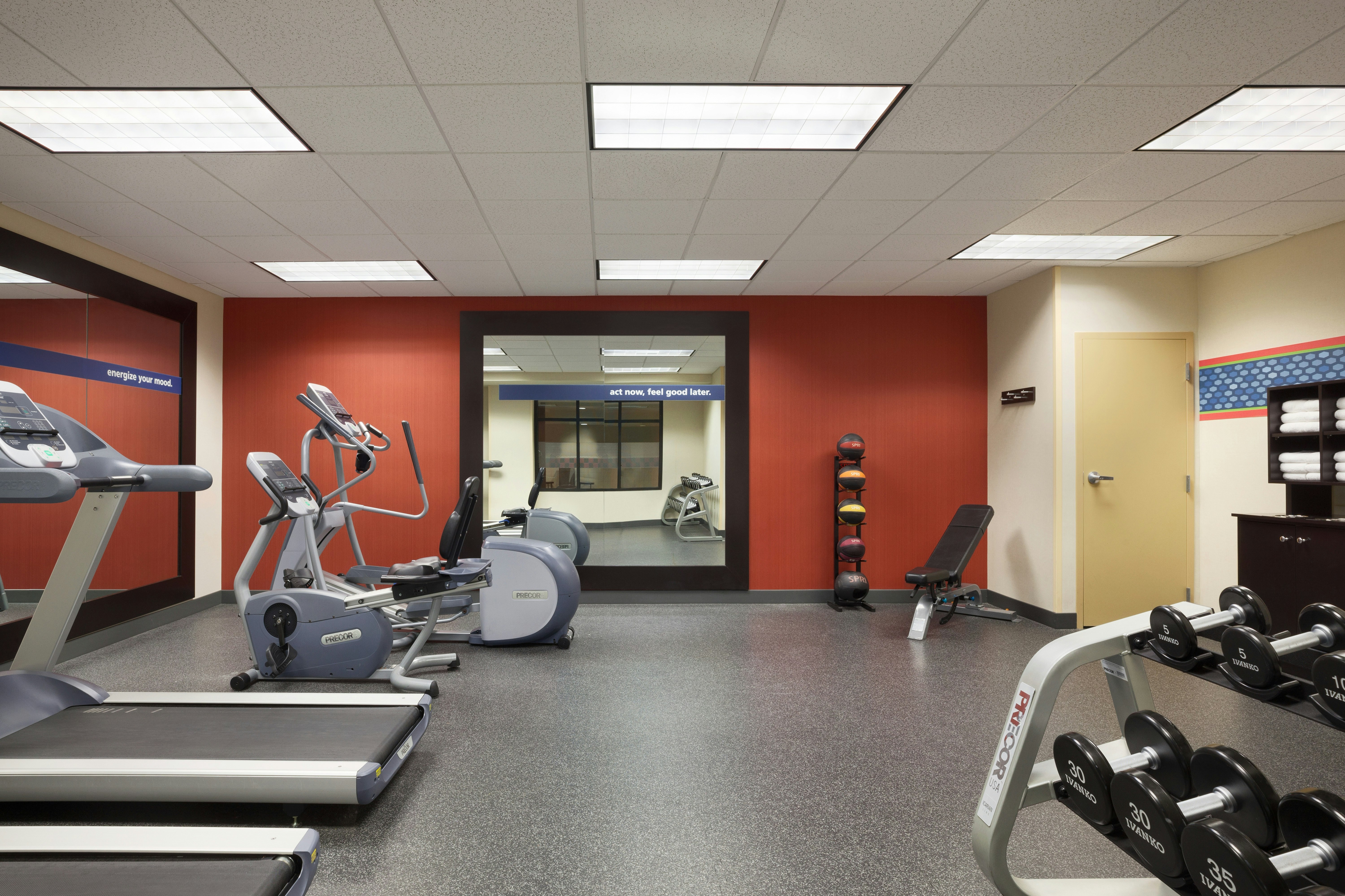 Hampton Inn and Suites Hartford/East Hartford 25/50