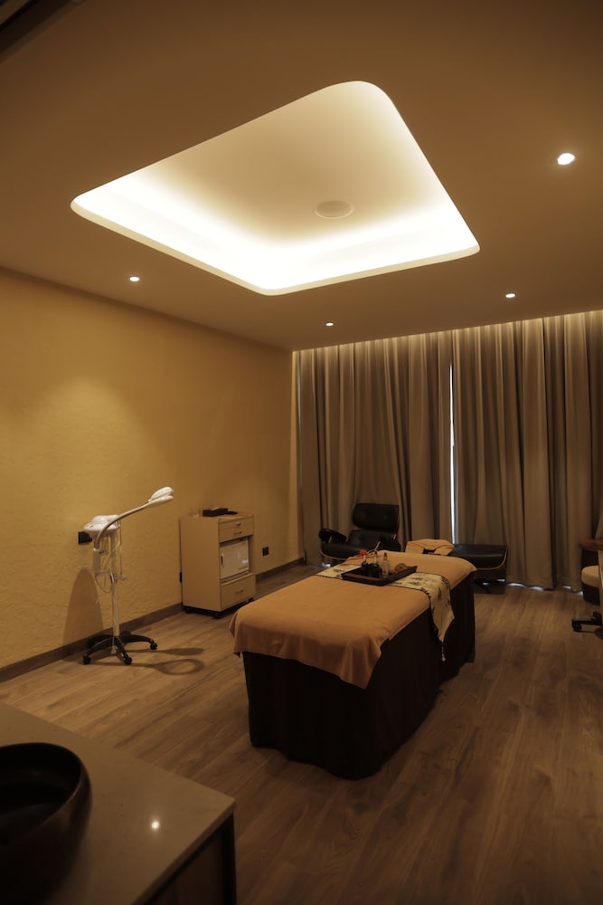Radisson Resort Hatgad Saputara 42/74