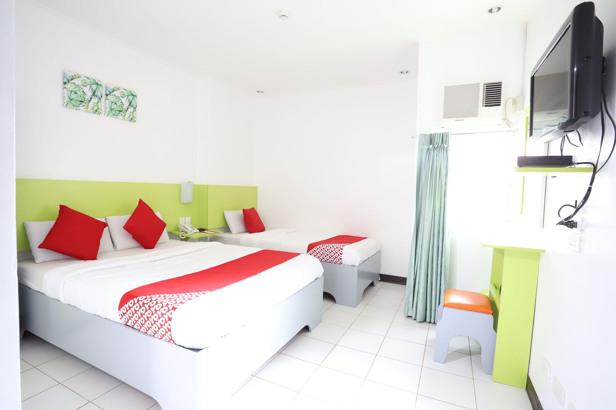 غرفة قياسية ثلاثية بسرير كوين وسرير فردي، OYO 210 Apple Tree Suites 4/5
