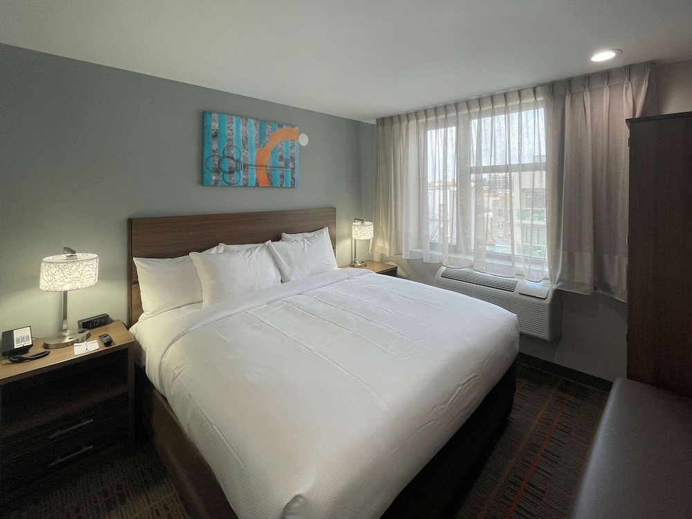 MainStay Suites Bronx - Belmont 32/61