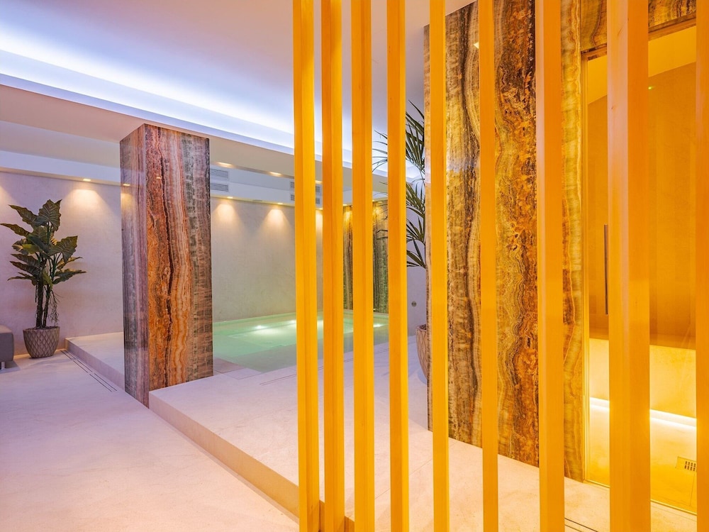 swimming pool spa