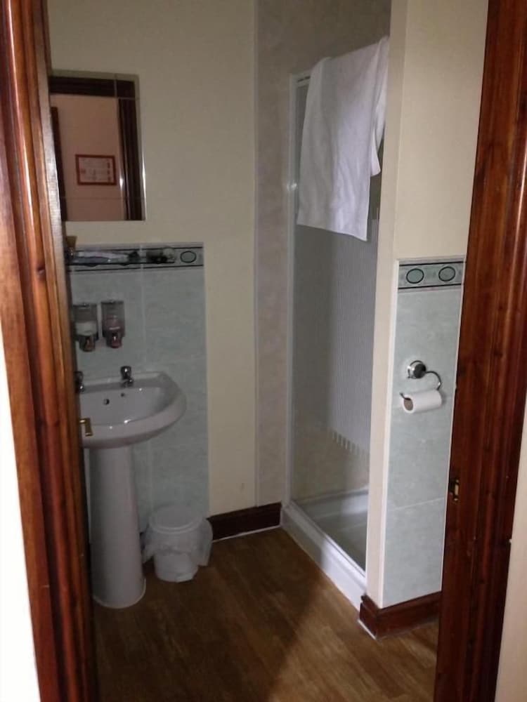 Ambrose Hotel 50/50