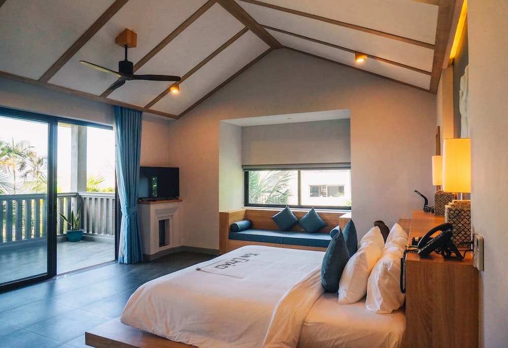 3 Bedrooms Hillside Pool Villa
