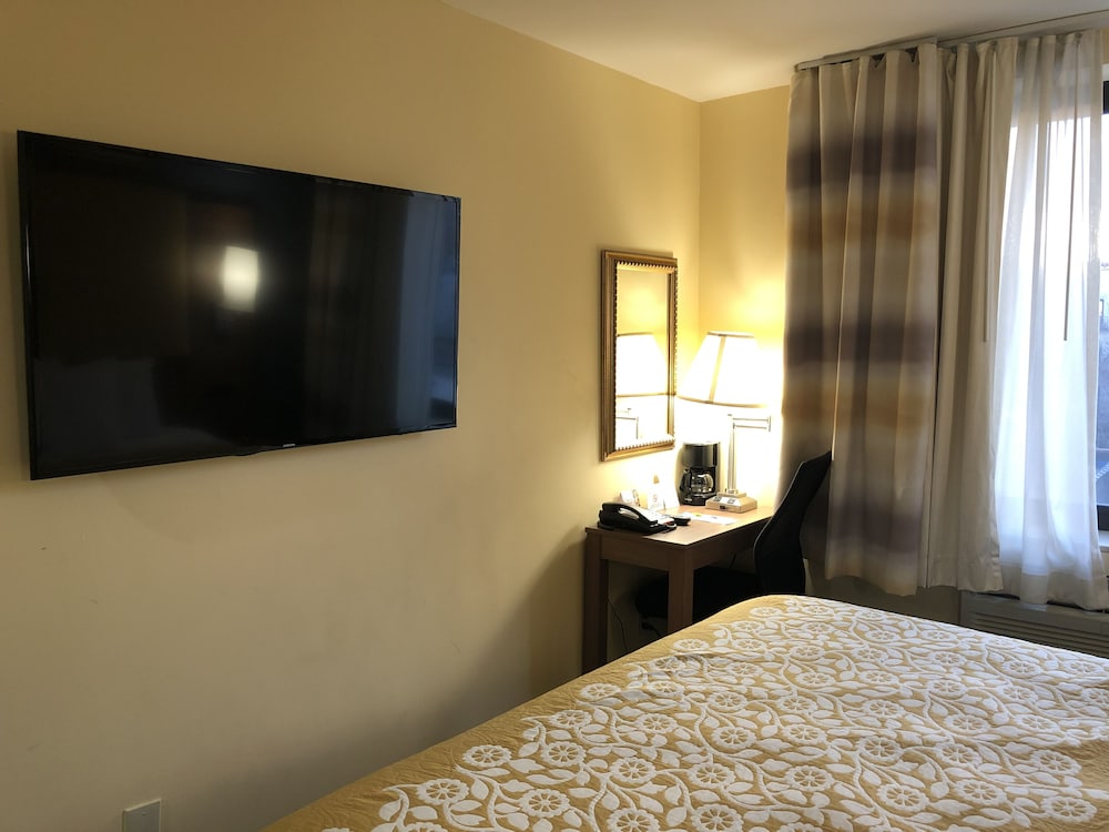 Days Inn by Wyndham Brooklyn 10/40
