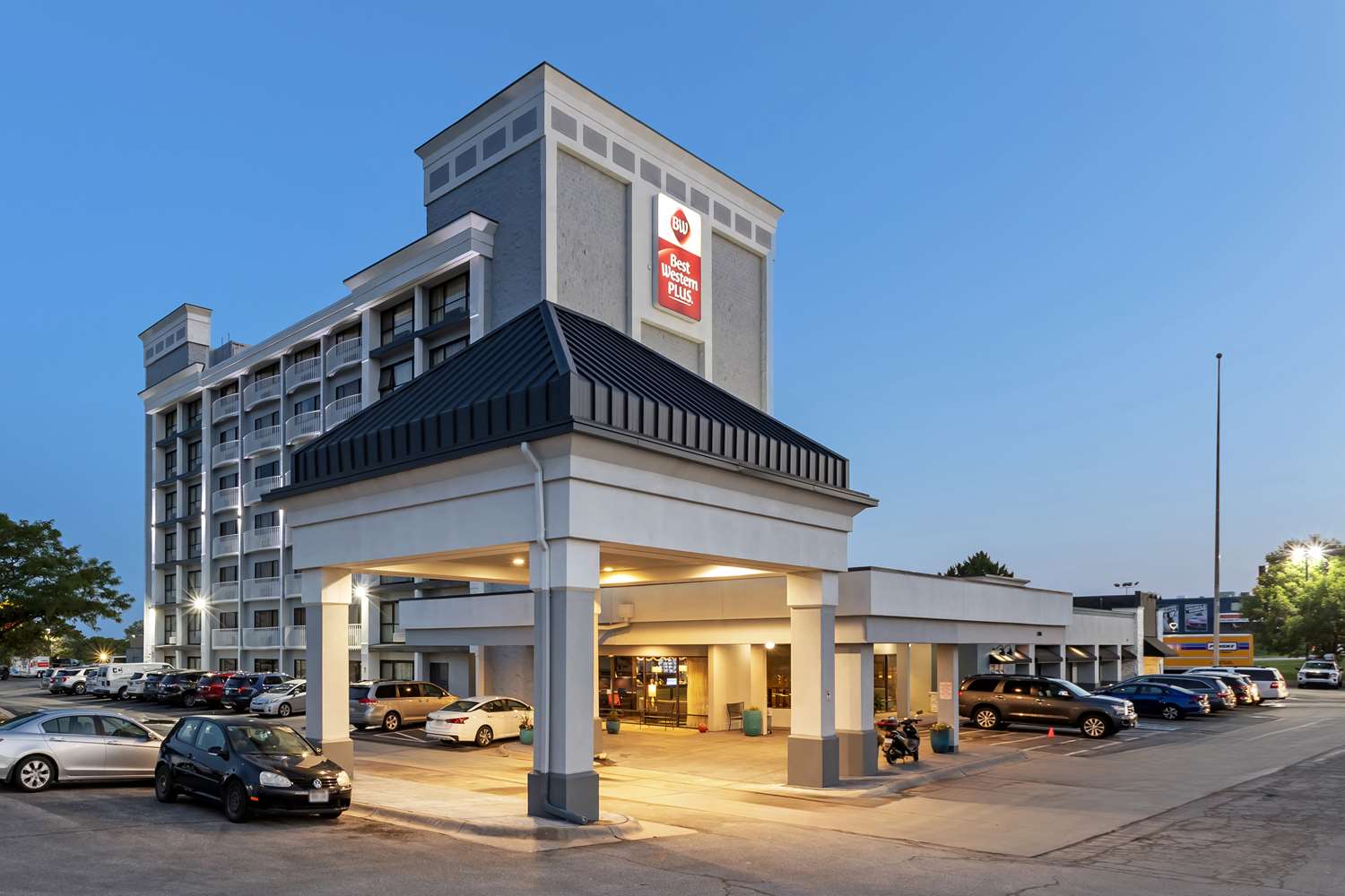 Best Western Plus Midwest Inn 30/31