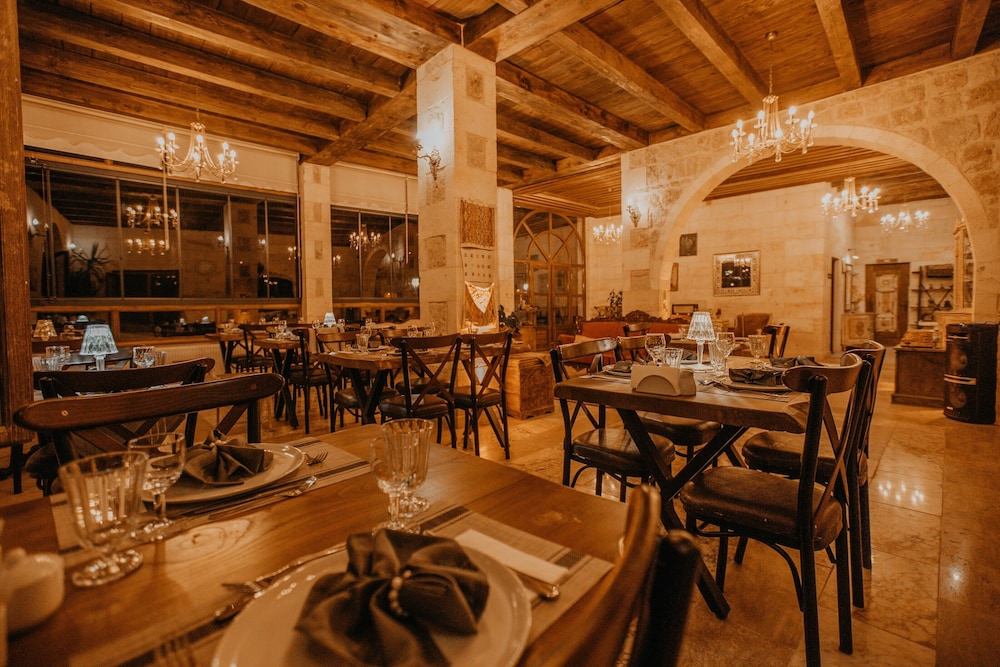 Serenus Cave Suites 37/50