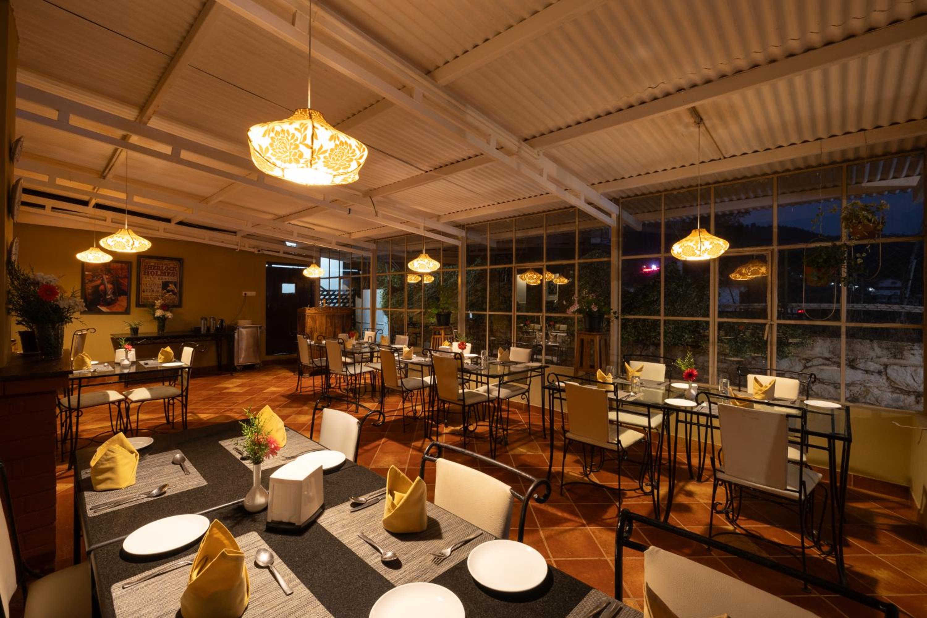 Sherlock Hotel 33/53