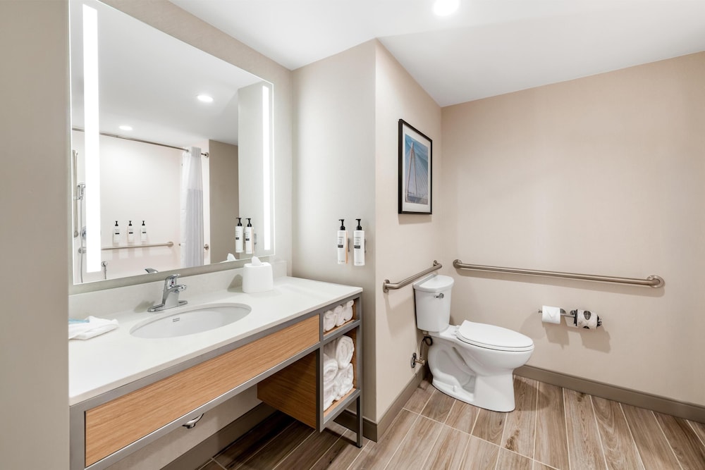 Hilton Garden Inn Kansas City Riverside 48/50