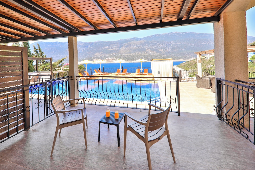 Atalante Hotel 36/50
