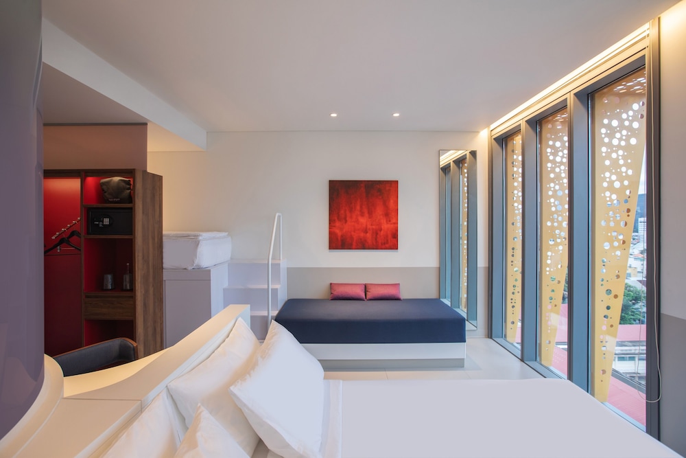 DELUXE, KING BED, RIVER VIEW