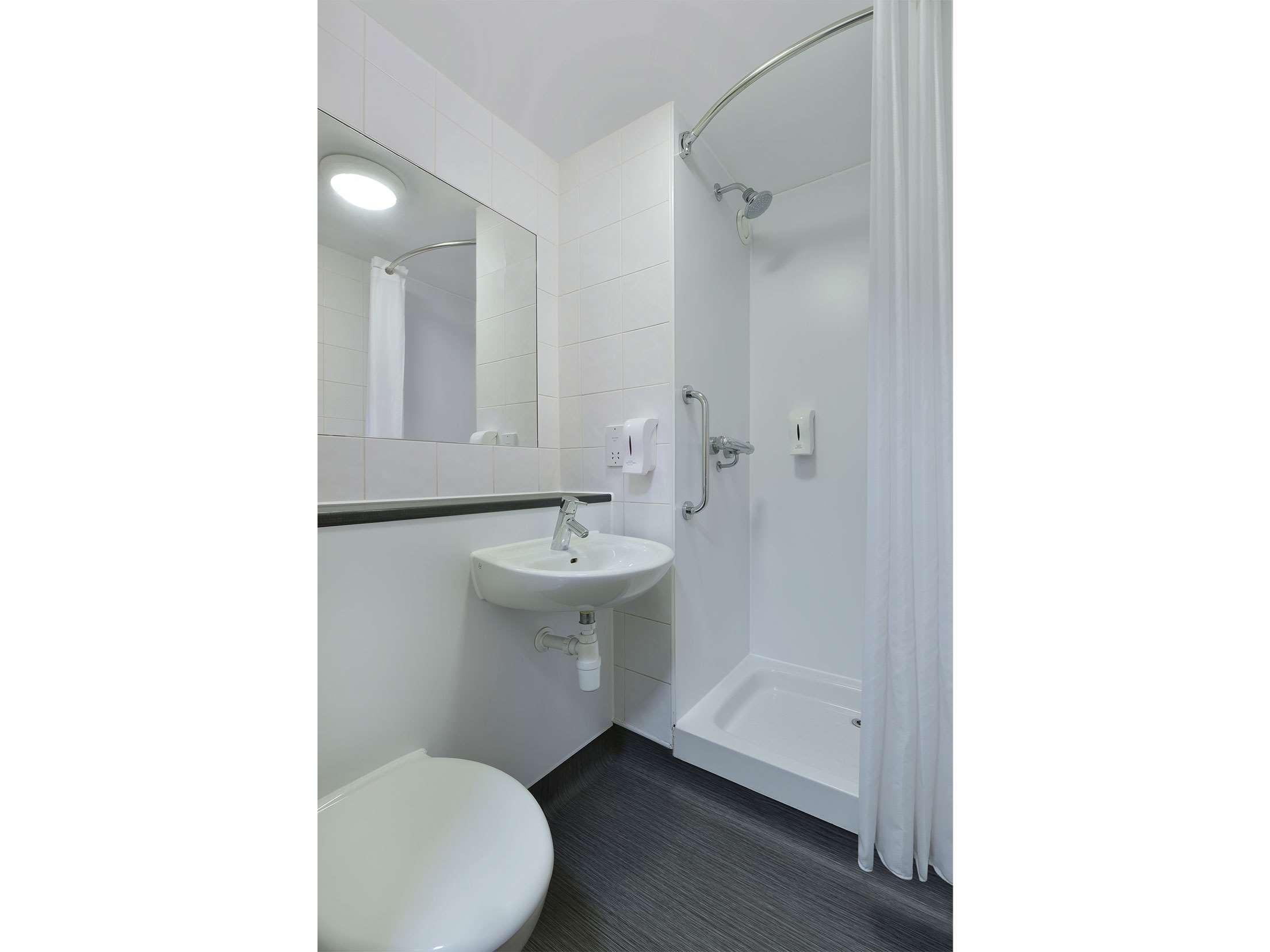 Travelodge London Feltham 28/29