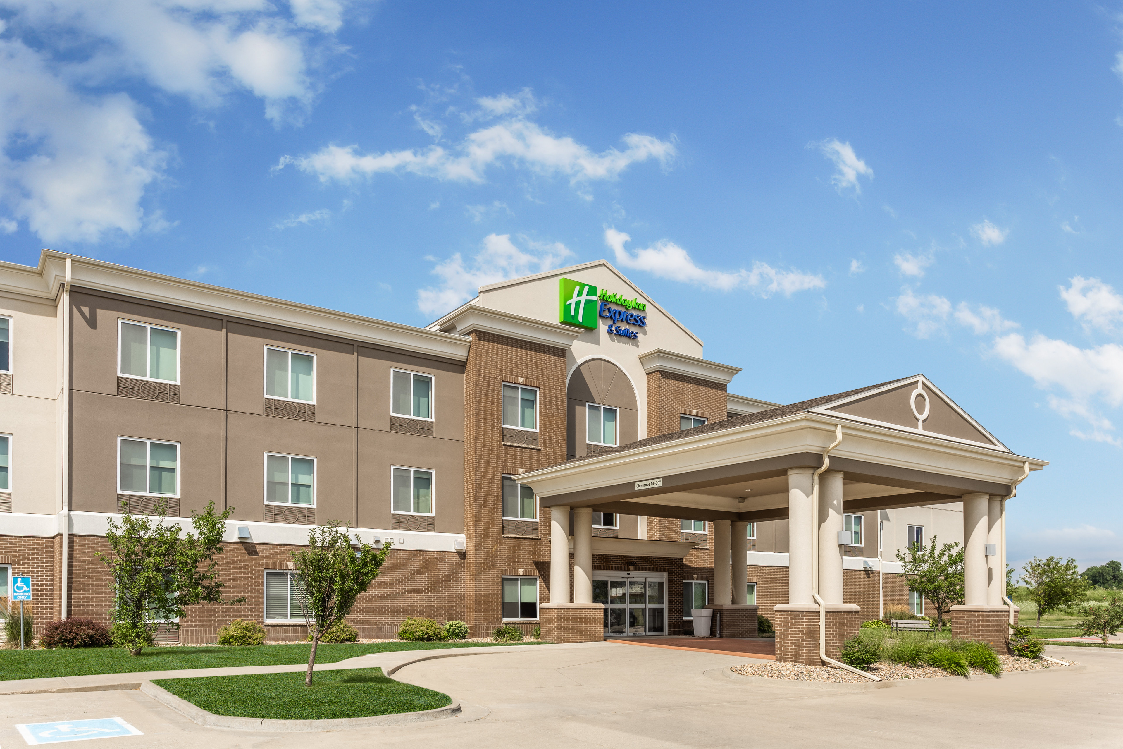 HOLIDAY INN EXPRESS HOTEL & SUITES ALBERT LEA - I-35 7/59