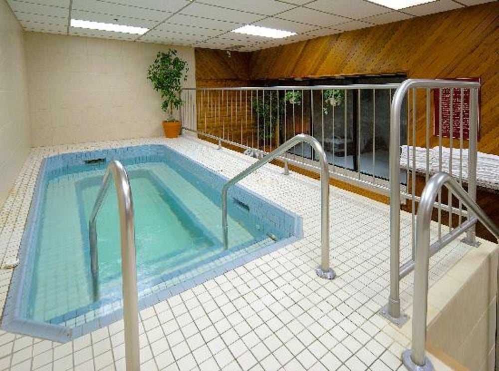 Elk Avenue Hotel 25/46