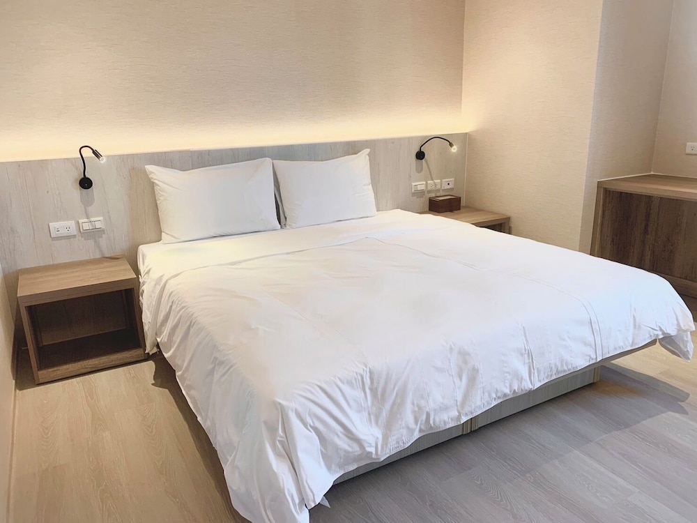 Jing Jing Holiday Hotel 24/46