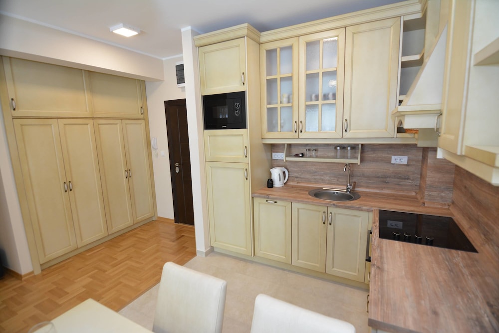 Apartments Dobrotski Dvori 26/64