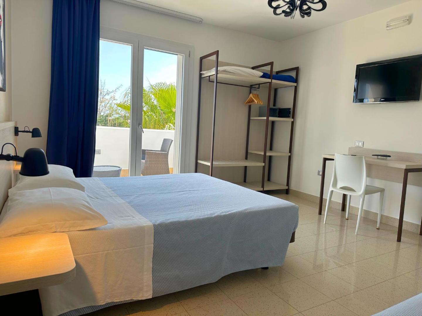 غرفة بسرير مزدوج بإطلالة على البحر، Donnosanto Hotel 5/7
