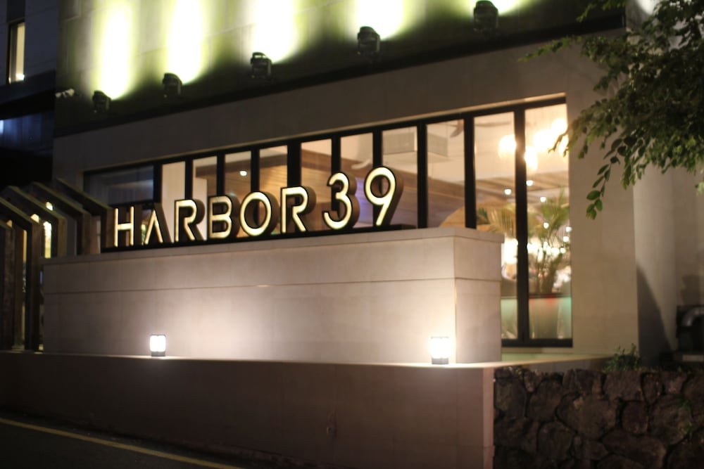 Cheonjiyeon Crystal Hotel 6/80