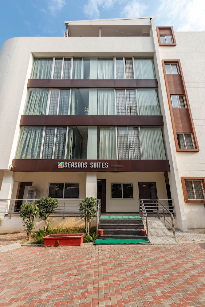 4 Seasons Suites 6/50