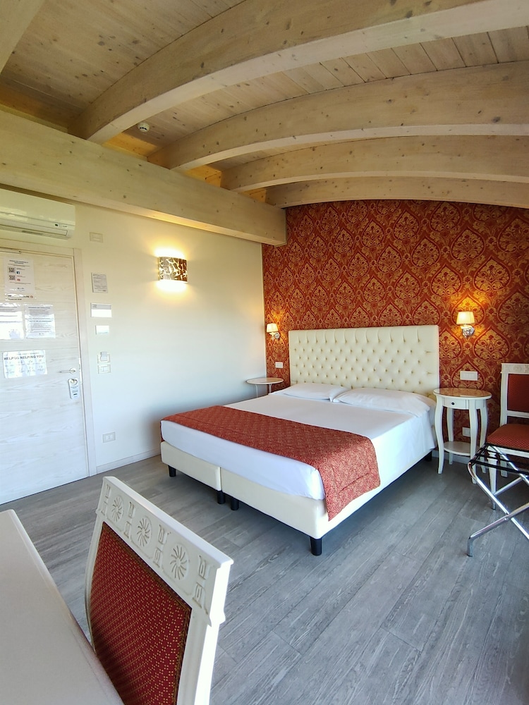 Nuova Opera Rooms 15/50