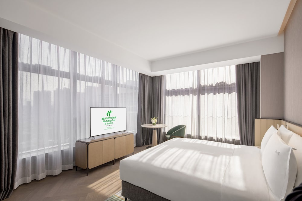 Standard, King Bed, Extra Floor Space