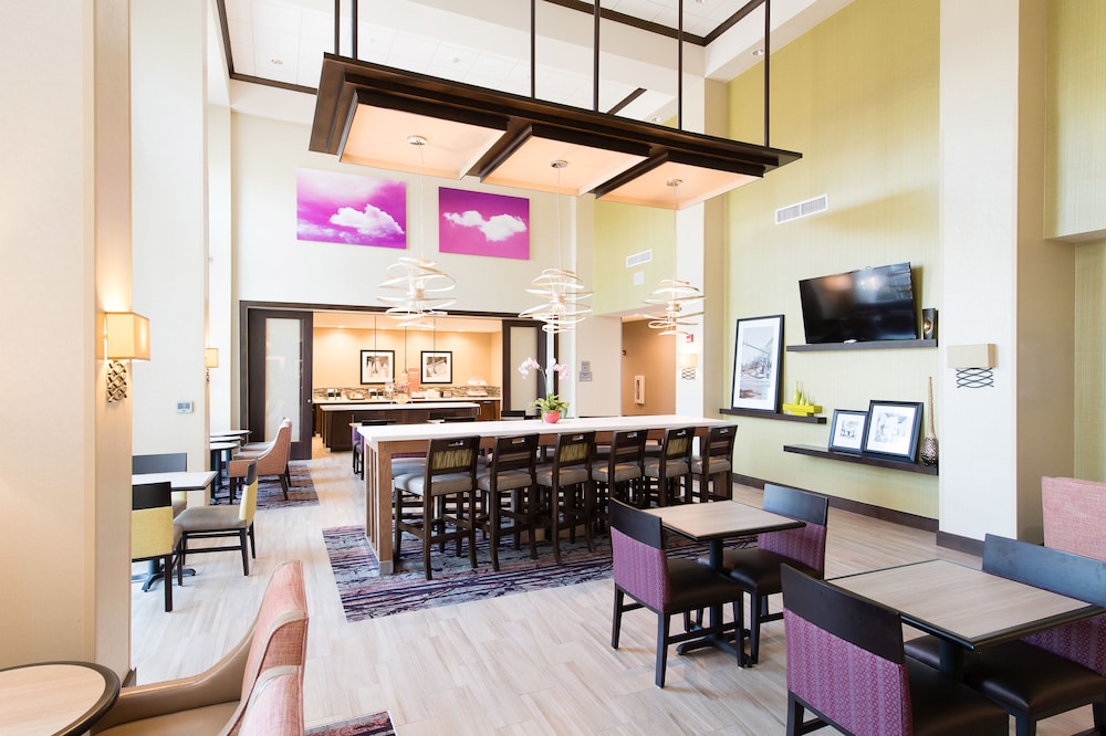 Hampton Inn & Suites Fayetteville 43/46
