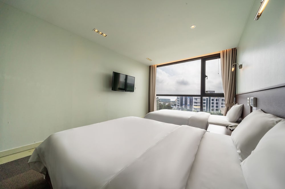 Sunrise Hotel 8/31
