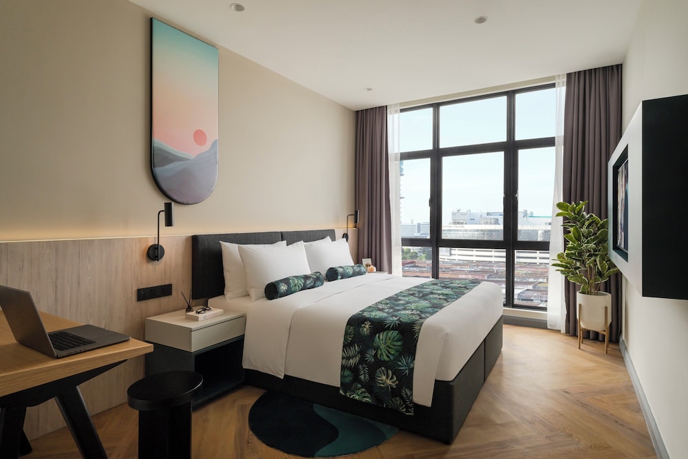 1 BEDROOM PREMIER KING