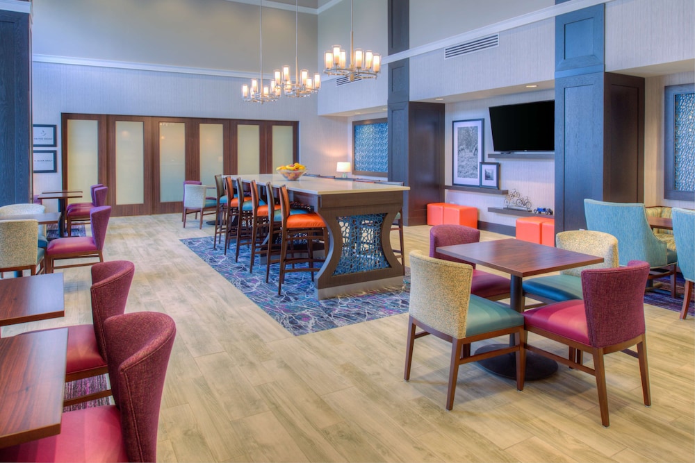 Hampton Inn & Suites Wixom 46/61