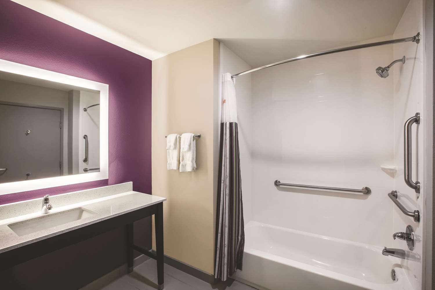 La Quinta Inn Ste By Wyndham Dallas Ne Arboretum 17/17