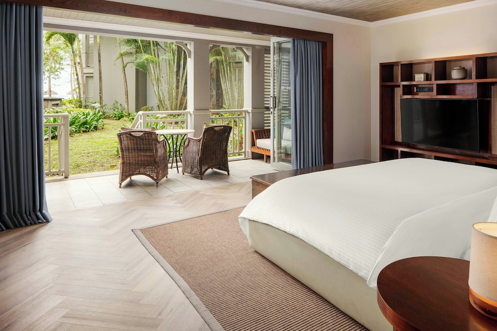 Ocean, Junior Suite, King Bed, Sofa
